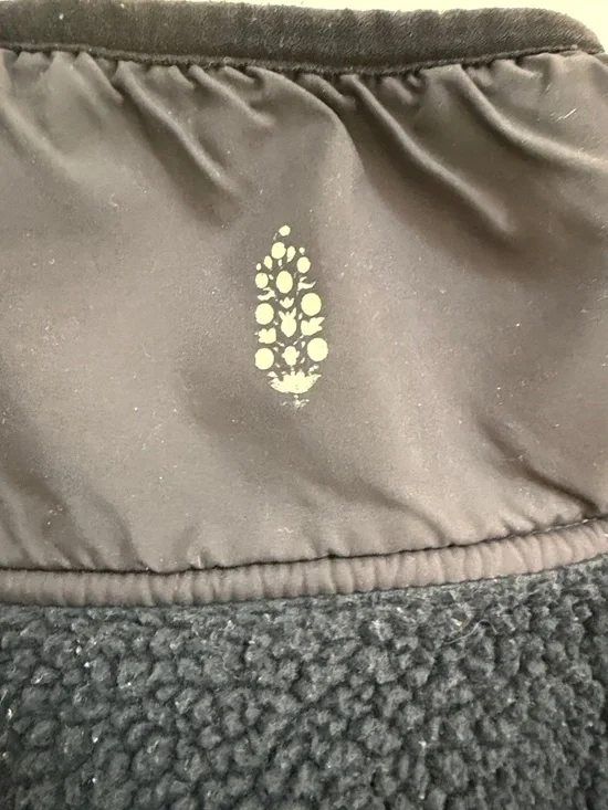 Free People Movement Black Women’s Sherpa Fleece Jacket - Picture 3 of 6